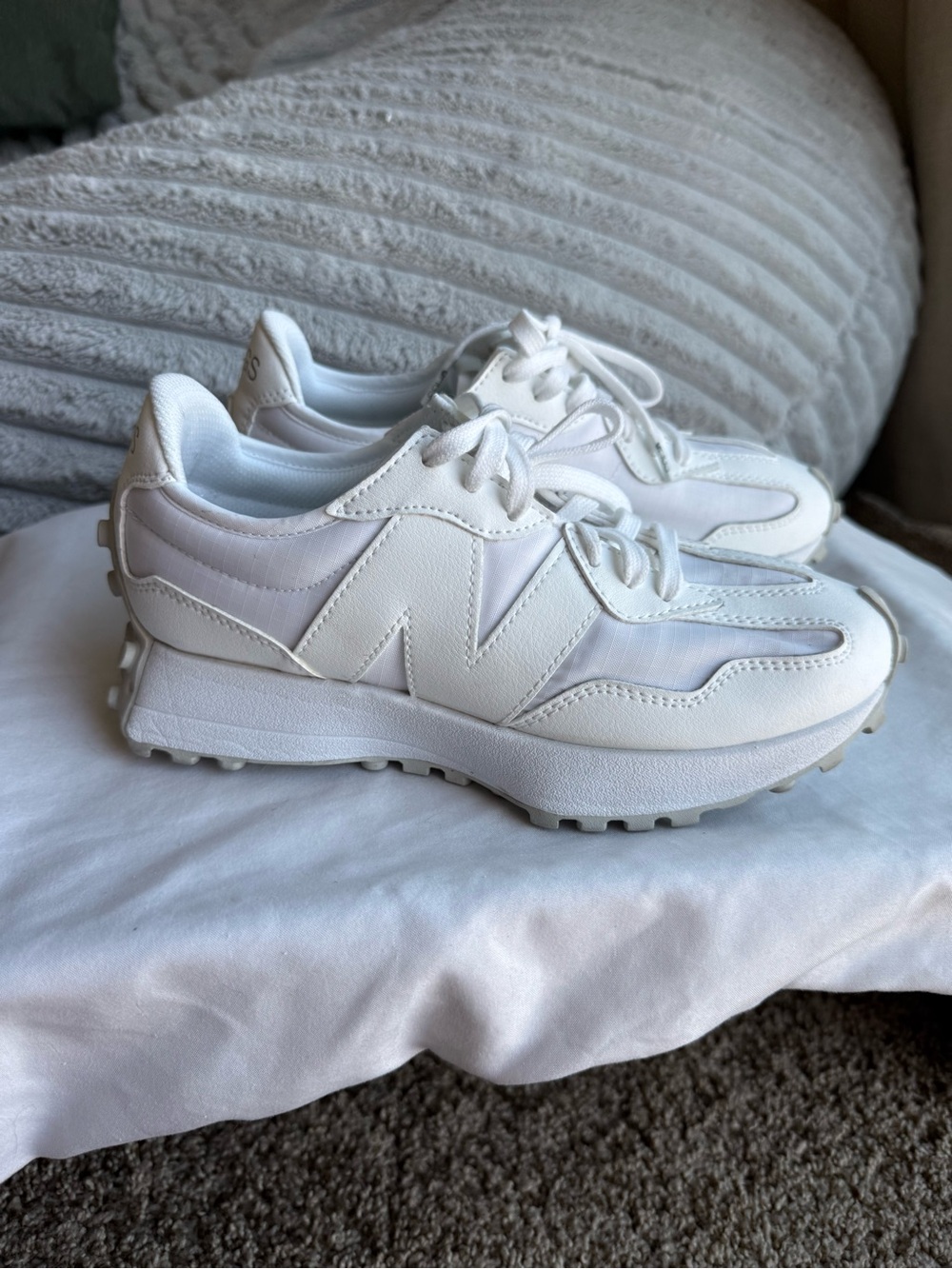 New Balance/Figs 327 White/White Leather Womens 7 Men 5.5 Work Sneaker